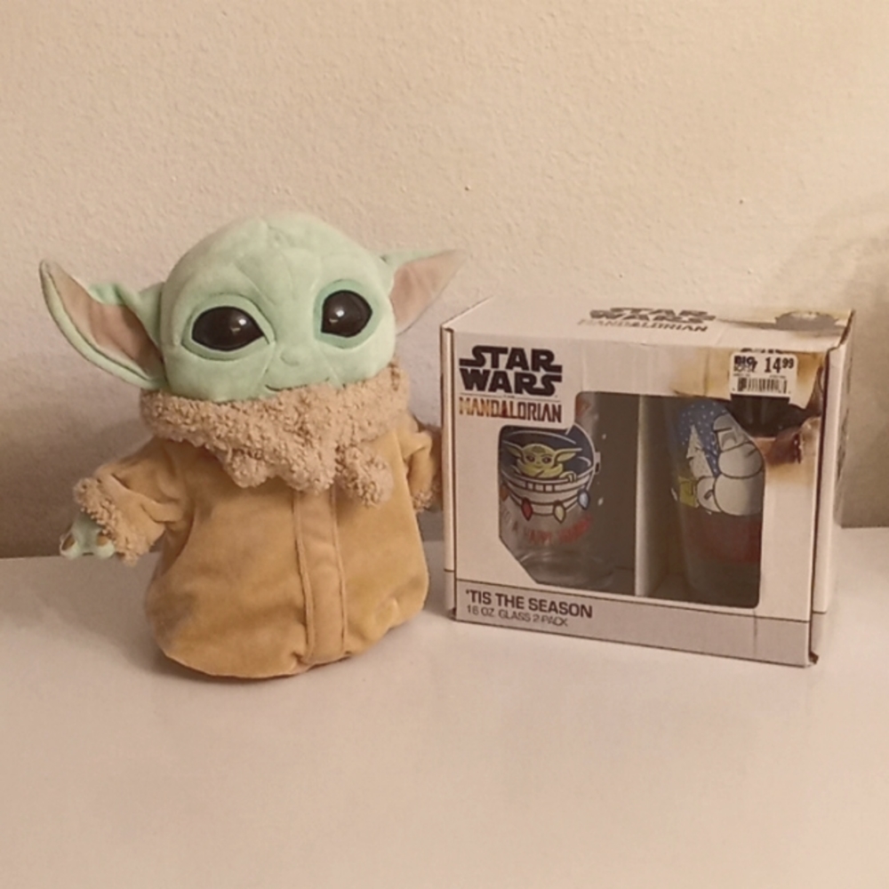 Star Wars Mandalorian 2 Pack Glasses and Grogu Plush Bundle